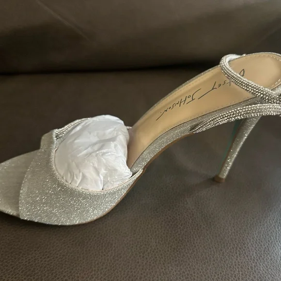 NEW - BETSEY JOHNSON Silver Sandal Heel - Picture 2 of 6